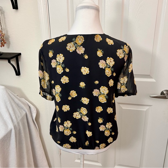 NWT 🌼 LOFT 🌼 Black & Yellow Floral Blouse - XS - Picture 4 of 6